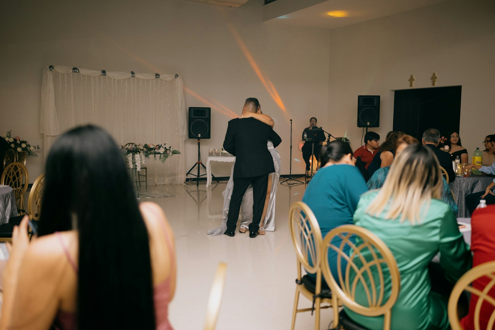 DJ czy zespół na wesele? Jak porównać oferty